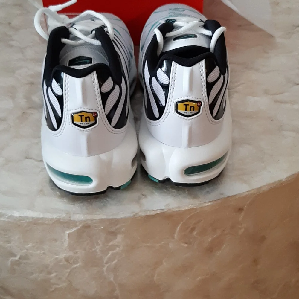 Nike Air Max Plus - Picture 6 of 8